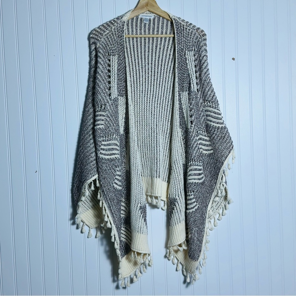 Roffe Anthropologie Eliana Pommed Hem Knit Kimono One Size - Picture 3 of 10